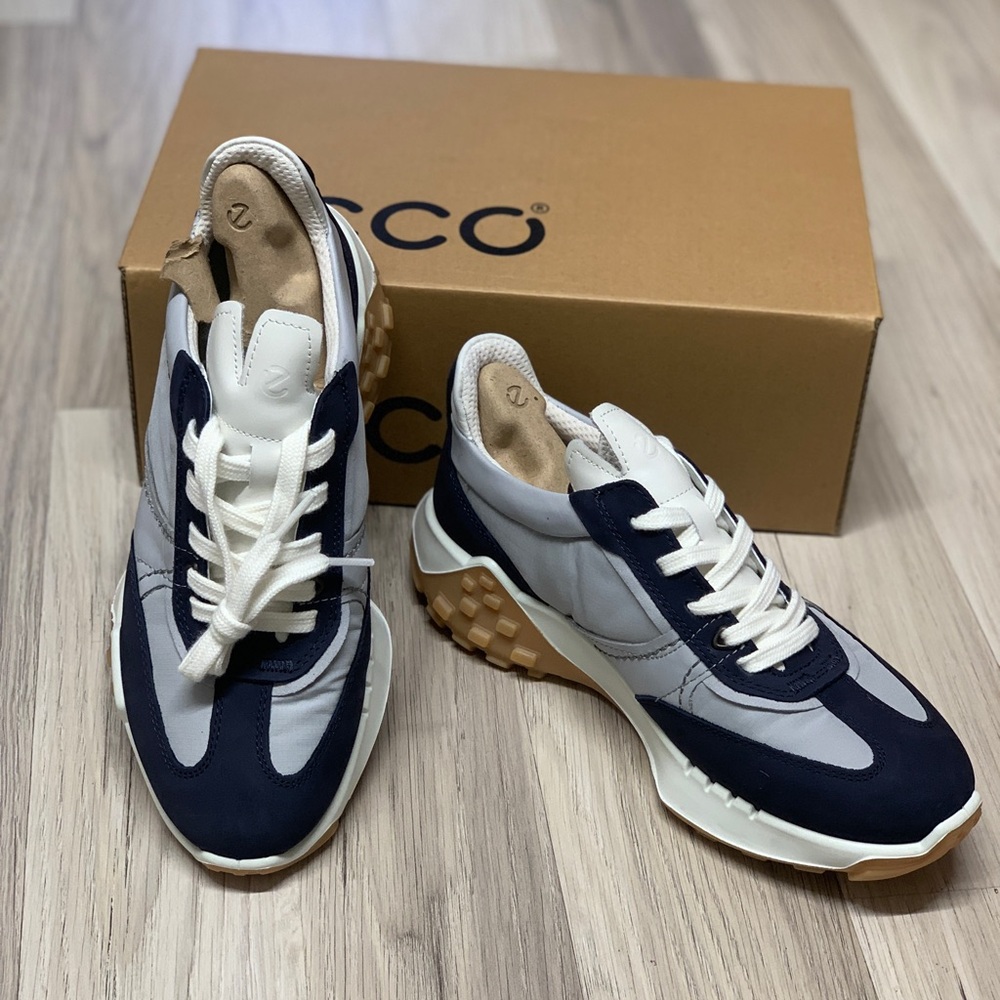 NEW ECCO Women’s Retro Sneaker  blue US Size 6.5